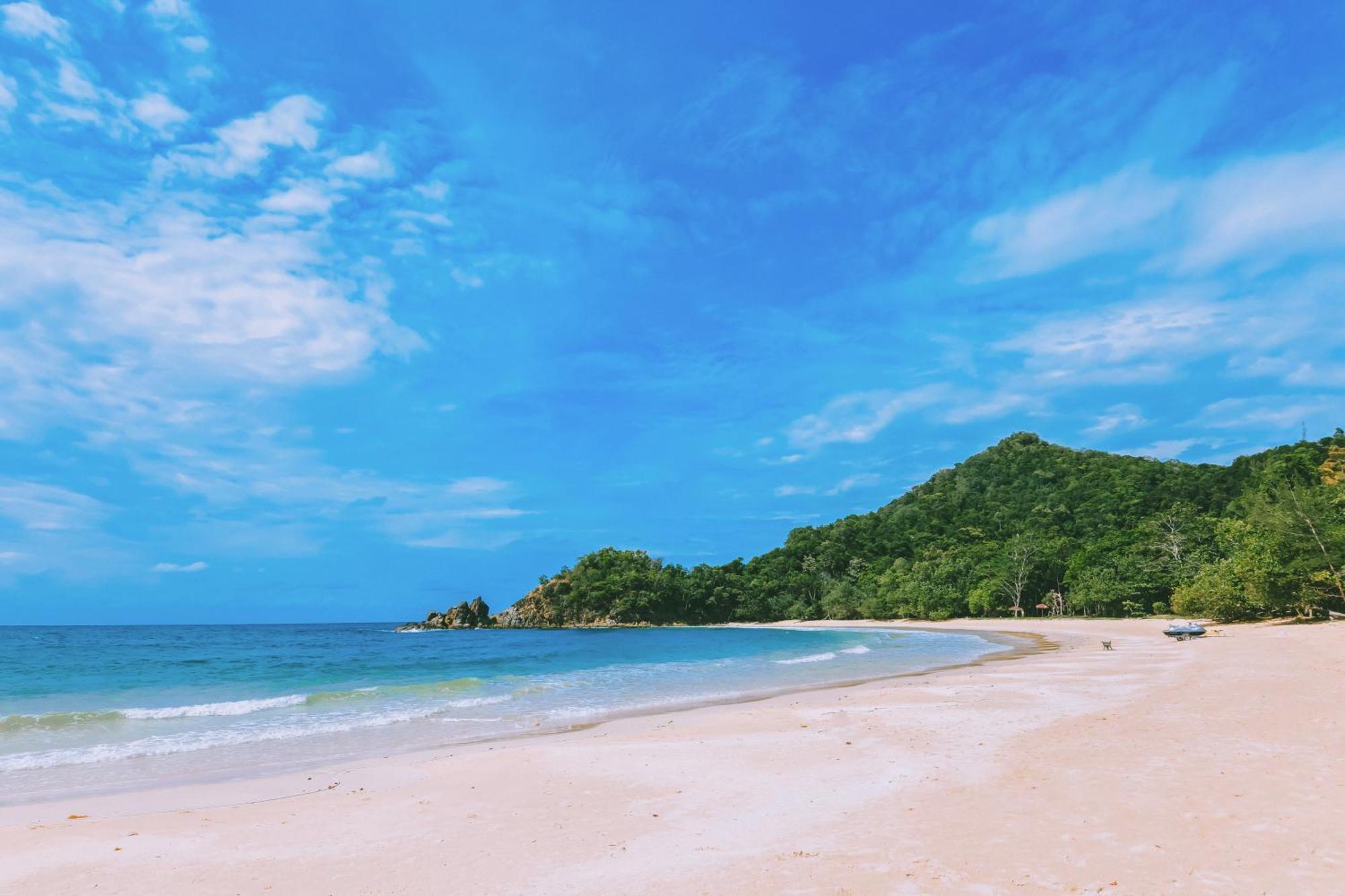 Dolphin Bay Island Resort Kota Belud Esterno foto