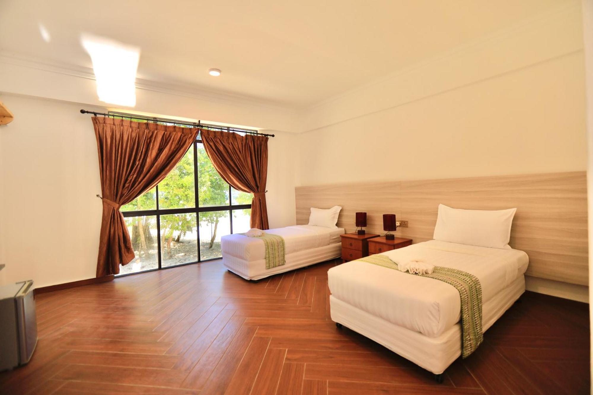 Dolphin Bay Island Resort Kota Belud Esterno foto